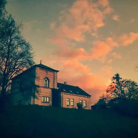 アパート Historisches Gebaeude 